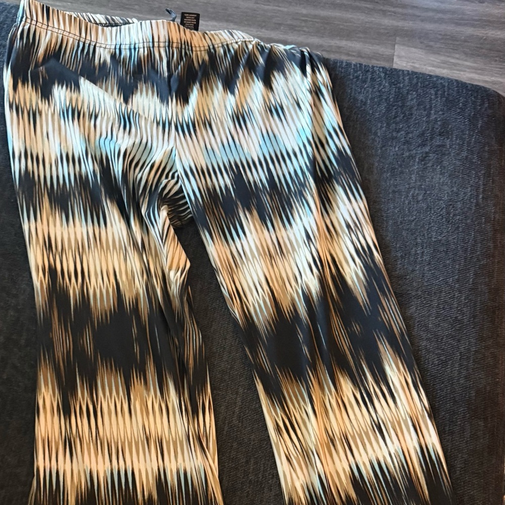 new directions Black, Cream & Tan Ikat-Print Bootcut Pants